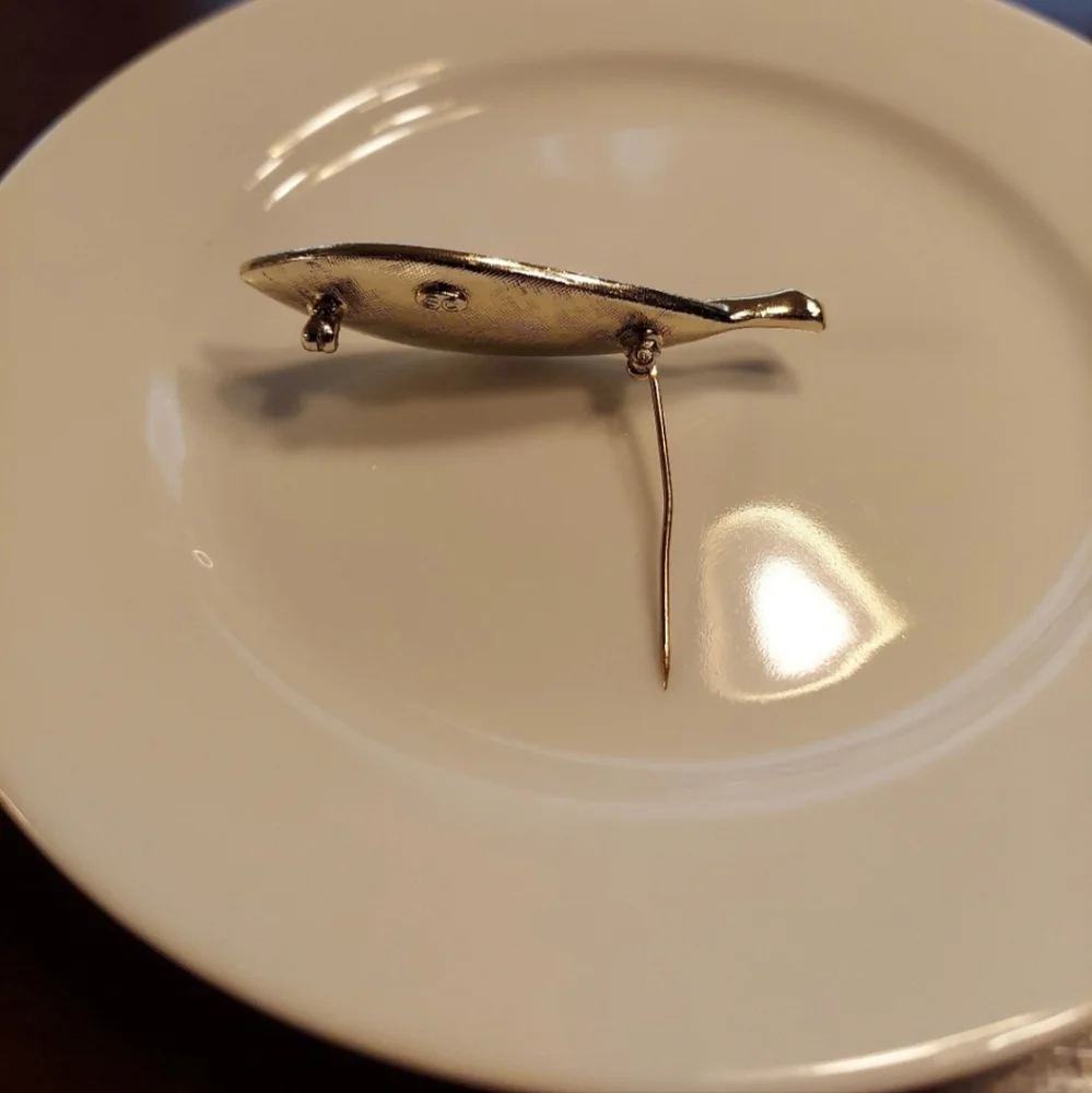 1958 Signed Sarah Coventry Enchantment Brooch Pin Gold Faux Pearl LIKE NEW